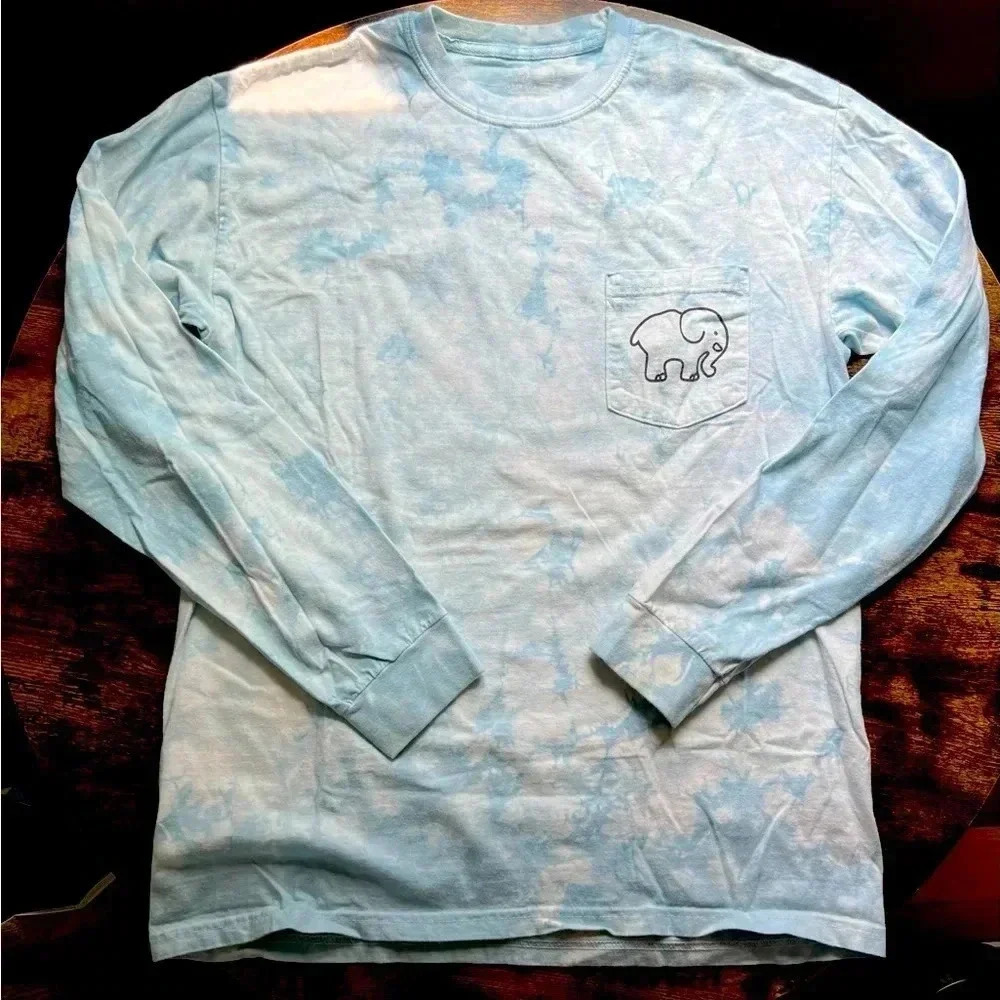 Ivory Ella | ladies Santa elephant t-shirt. Size: M